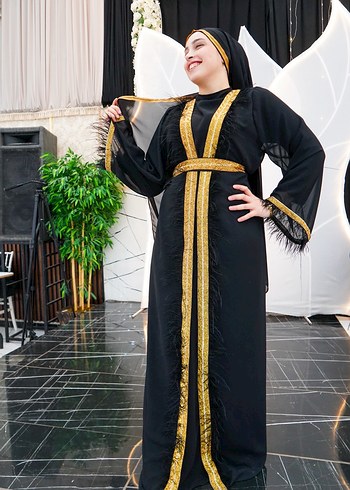 Diğer Işıltılı Altın İşlemeli Kadın Uzun Abaya