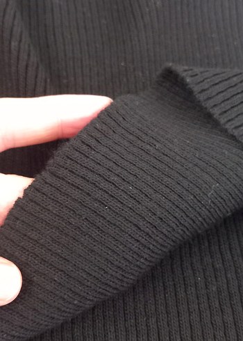 Siyah V Yaka Örgü Mini Atlet - Görsel 4