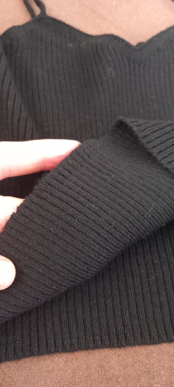 Siyah V Yaka Örgü Mini Atlet - Görsel 4