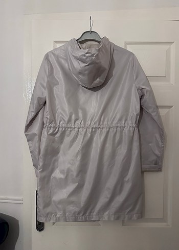 Kadın Kapüşonlu Yağmurluk - Görsel 3