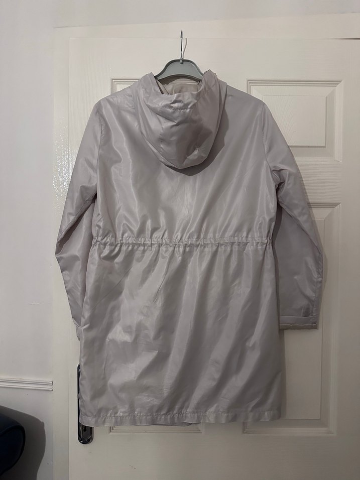 Kadın Kapüşonlu Yağmurluk - Görsel 3