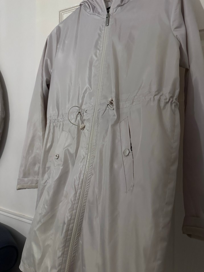 Kadın Kapüşonlu Yağmurluk - Görsel 2