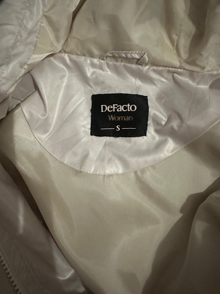 Kadın Kapüşonlu Yağmurluk - Görsel 4