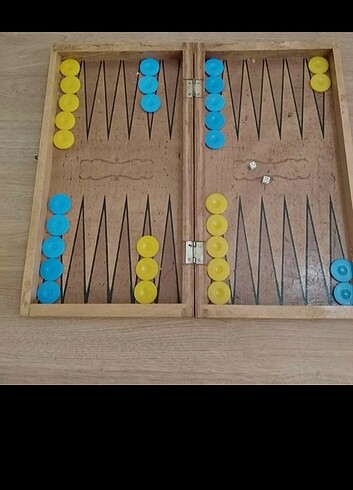 Eski ahşap tavla