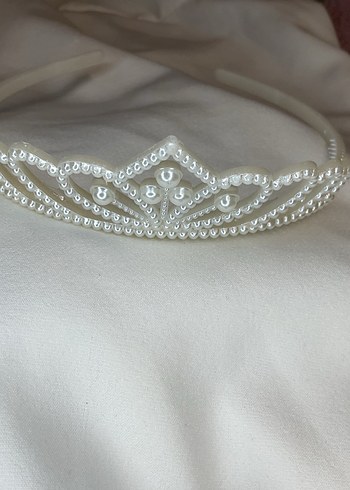 İnci Detaylı Beyaz Taç Saç Aksesuarı - Görsel 2