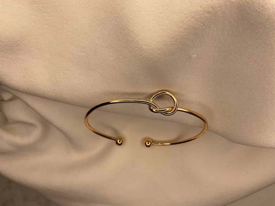 Altın Renkli Minimalist Kemerli Bileklik - Görsel 2