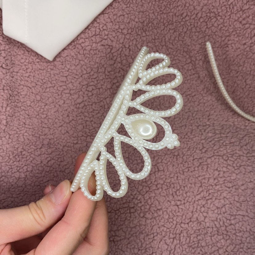 İnci Boncuklu Beyaz Örgü Taç - Görsel 3