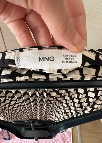 Mango pileli saten 
etek - Görsel 2