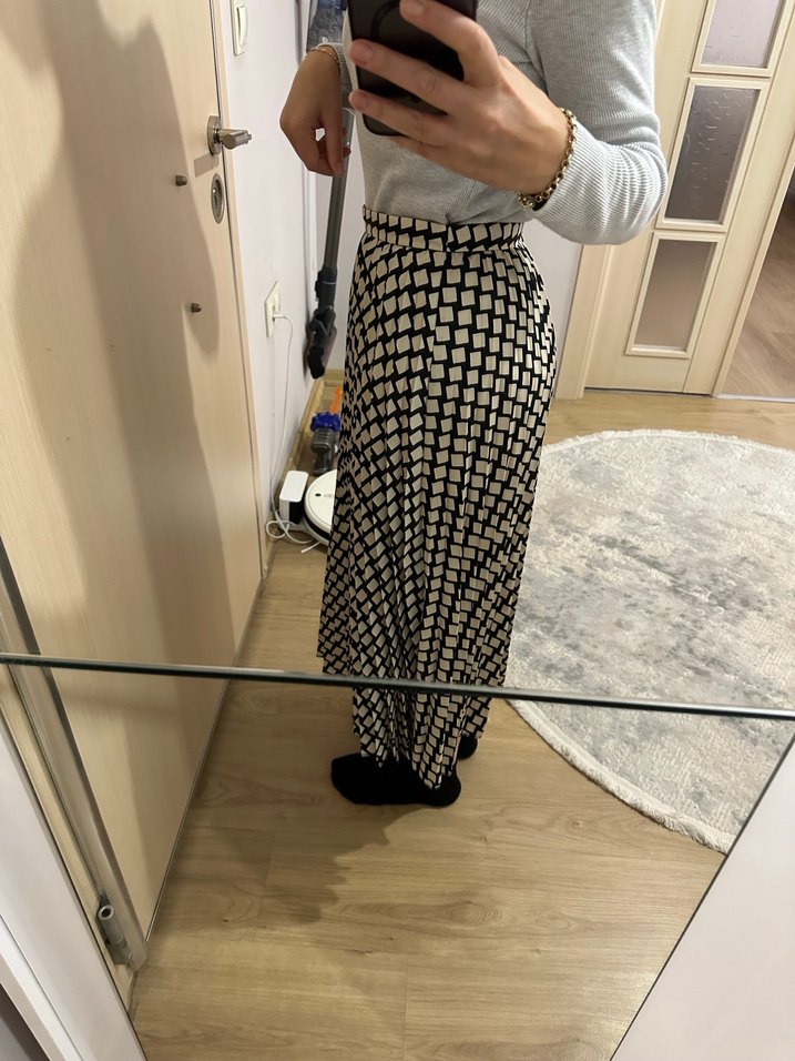 Mango pileli saten 
etek - Görsel 5