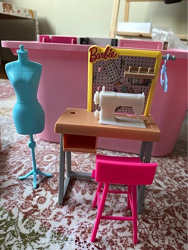 Barbie dikiş masası