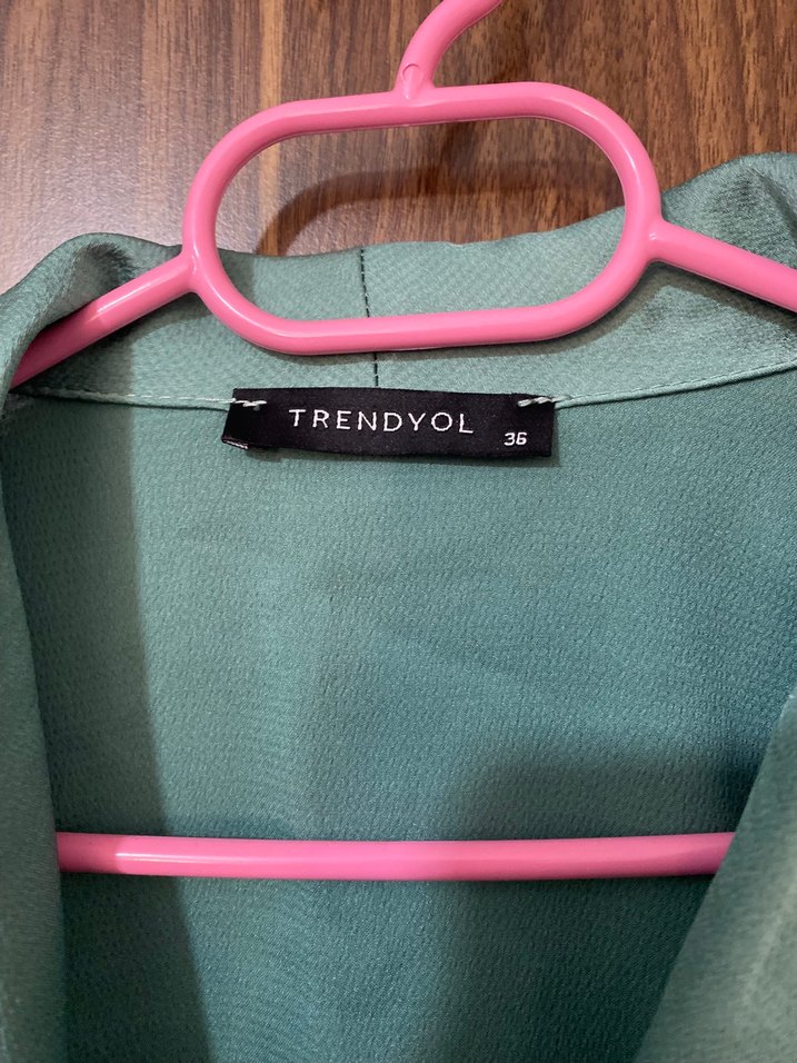 Yeşil V Yakalı Salaş Kadın Bluz - Görsel 2