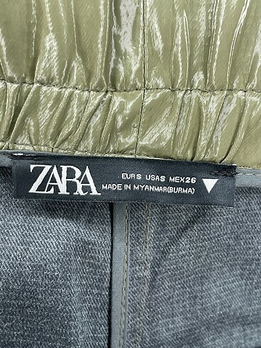 s Beden çeşitli Renk Zara Midi Etek %70 İndirimli.