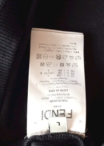 l Beden siyah Renk Fendi Siyah crop tişört güncel fiyat 24.450 TL.