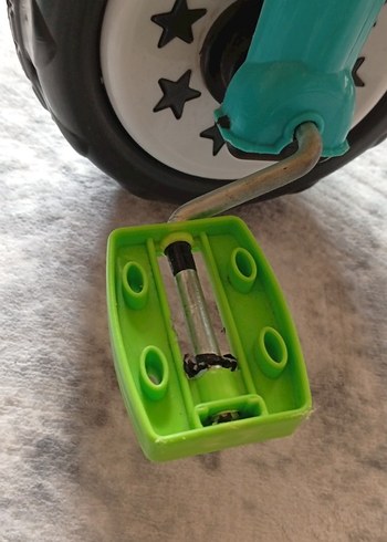 Renkli Yeşil Üç Tekerlekli Bisiklet - Görsel 4