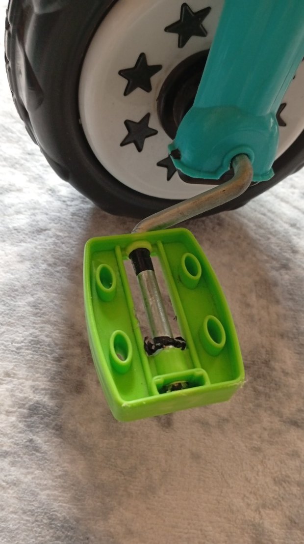 Renkli Yeşil Üç Tekerlekli Bisiklet - Görsel 4