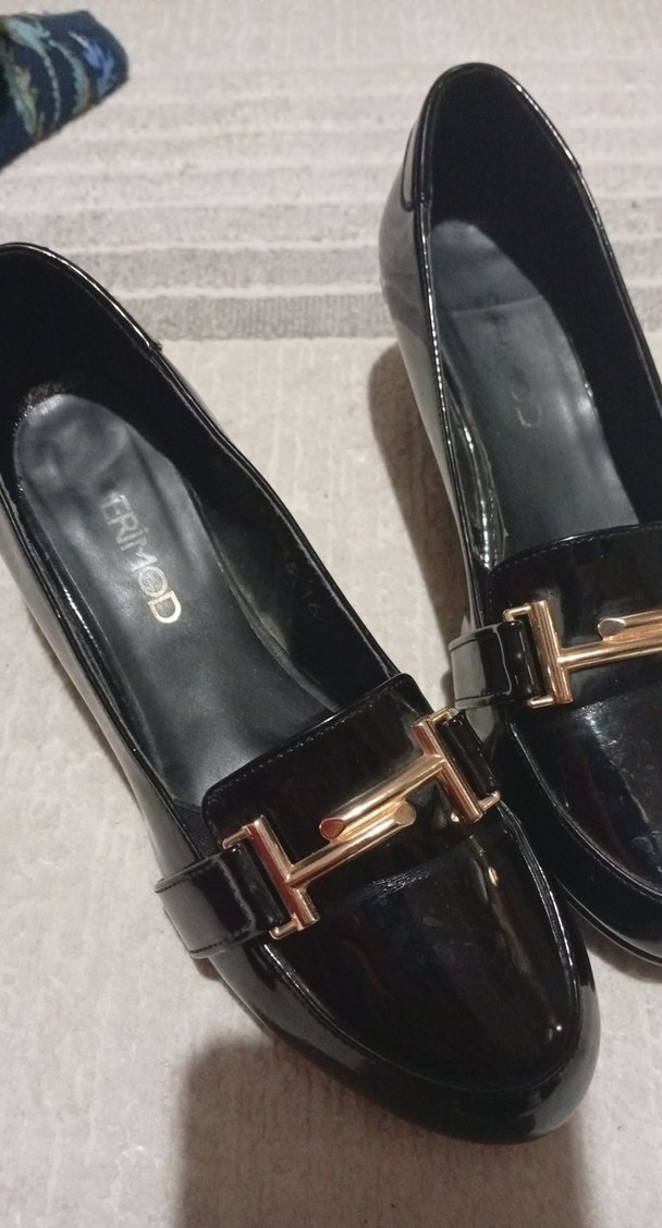 Siyah Rugan Tokalı Klasik Topuklu Kadın Ayakkabı - Görsel 3