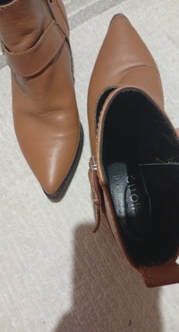 Deri Tokalı Kadın Bot - Görsel 3