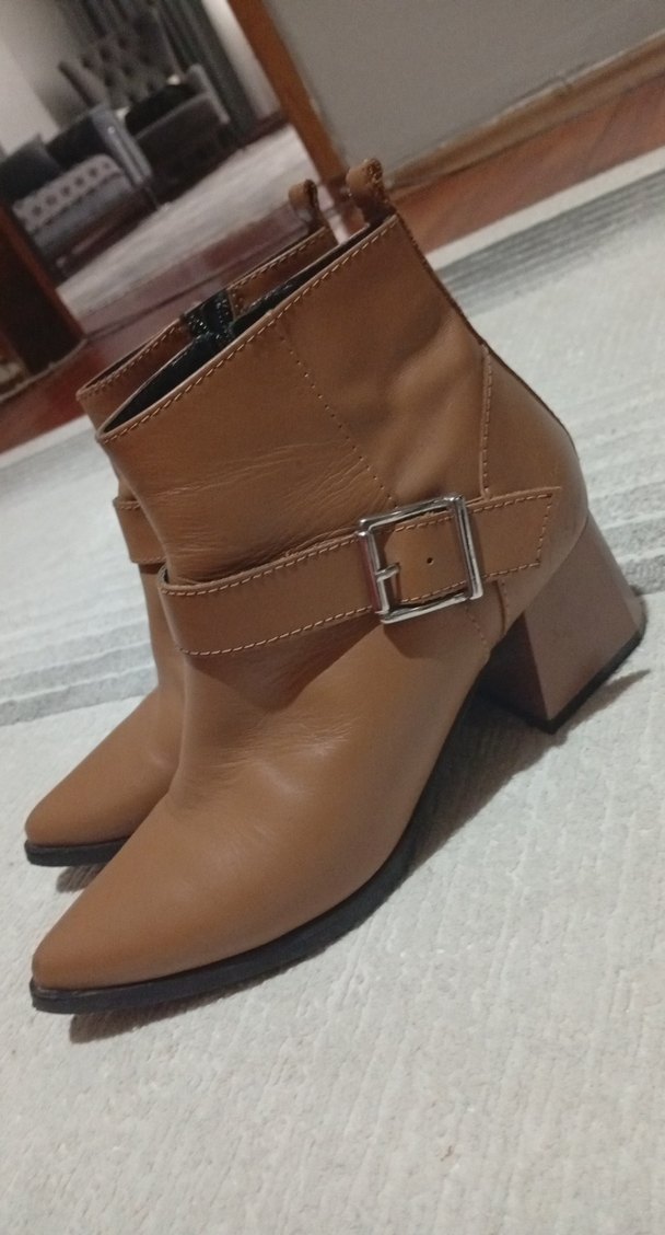 Deri Tokalı Kadın Bot - Görsel 4