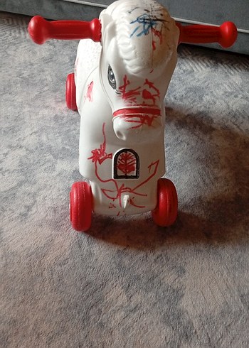 Beyaz ve Renkli Tekerlekli At Oyuncak - Görsel 2