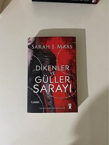 Dikenler ve güller sarayı