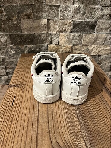 30 Beden beyaz Renk Adidas erkek çocuk ayakkabı 30 numara