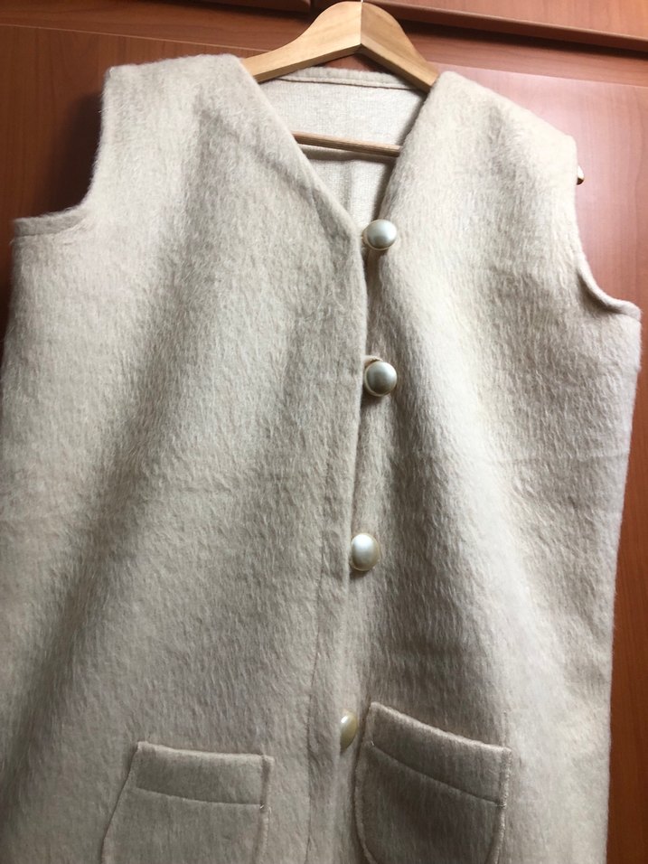 Bej tüylü yelek - Görsel 3