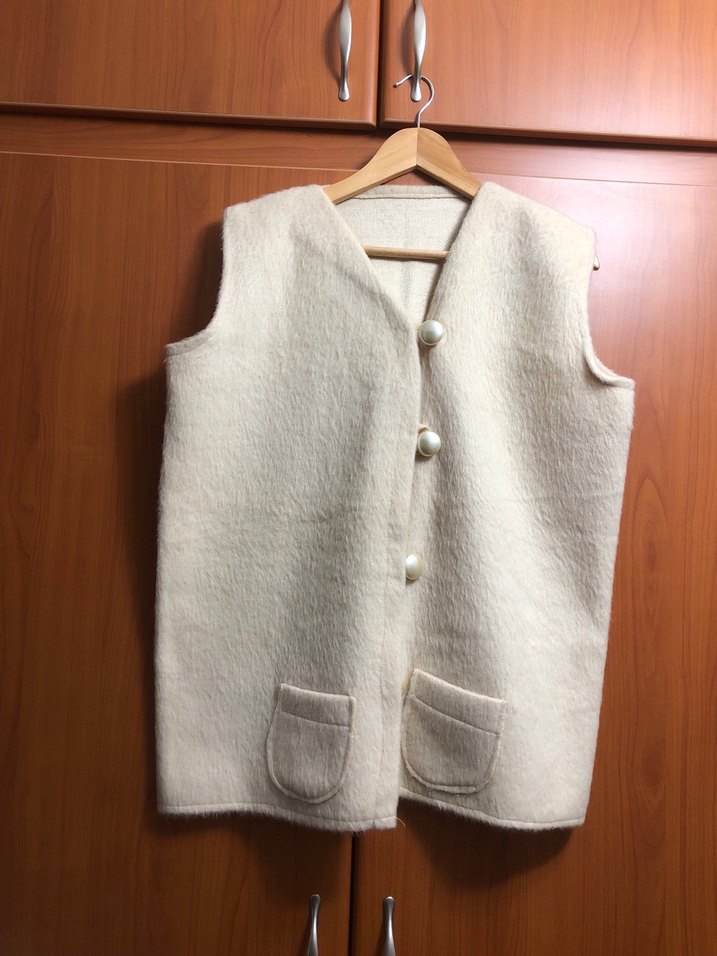 Bej tüylü yelek - Görsel 2
