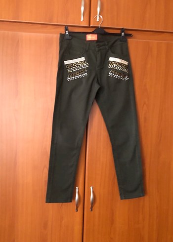 Zincir Detaylı İşlemeli Kadın Kot Pantolon - Görsel 4