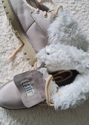 Kız Çocuk Beyaz Süet Tüylü Bot - Görsel 3