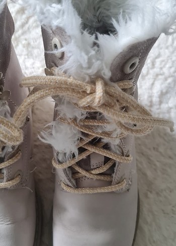 Kız Çocuk Beyaz Süet Tüylü Bot - Görsel 2