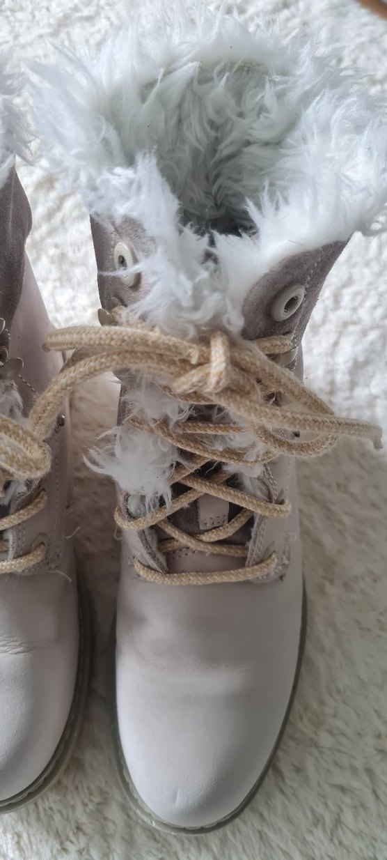 Kız Çocuk Beyaz Süet Tüylü Bot - Görsel 2