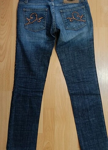 28 Beden mavi Renk Kadın nakışlı kot pantalon