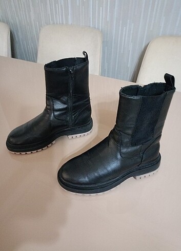 33 Beden siyah Renk ZARA BOT 33 NUMARA