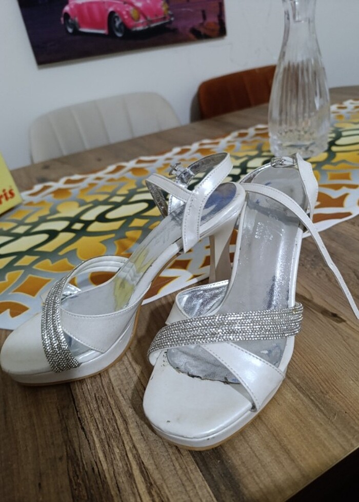 Beyaz topuklu ayakkabı  - Görsel 3