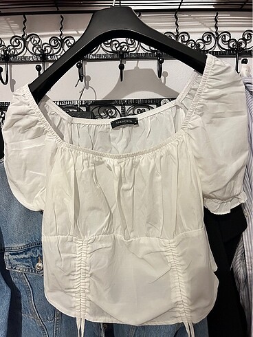 Crop korse tipi balon kollu ipli beyaz bluz