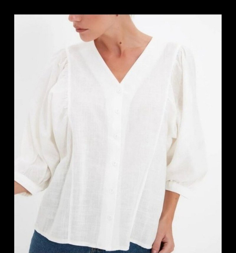 Kadın Beyaz Keten V Yaka Düğmeli Gömlek - Görsel 3