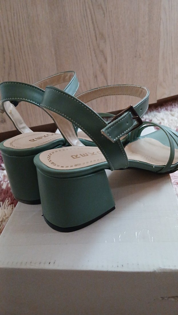 Kadın Yeşil Tokalı İnce Topuklu Ayakkabı - Görsel 3