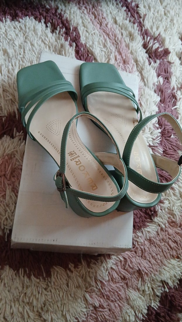 Kadın Yeşil Tokalı İnce Topuklu Ayakkabı - Görsel 2