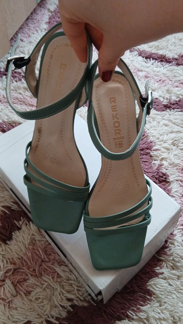 Kadın Yeşil Tokalı İnce Topuklu Ayakkabı - Görsel 4