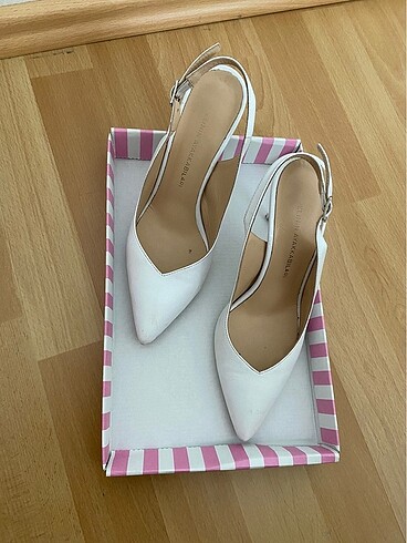 Beyaz stiletto