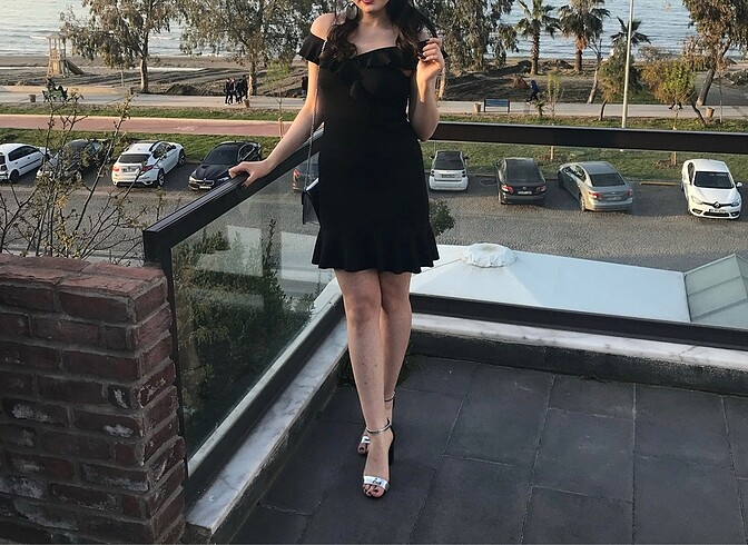 siyah mini elbise
