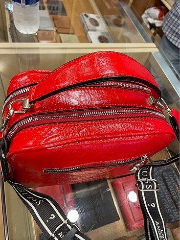  Beden kırmızı Renk Guess çanta