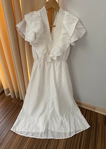 Zara Beyaz Fırfırlı V Yakalı Midi Elbise