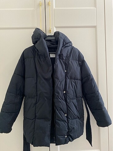 Bershka kuşaklı mont