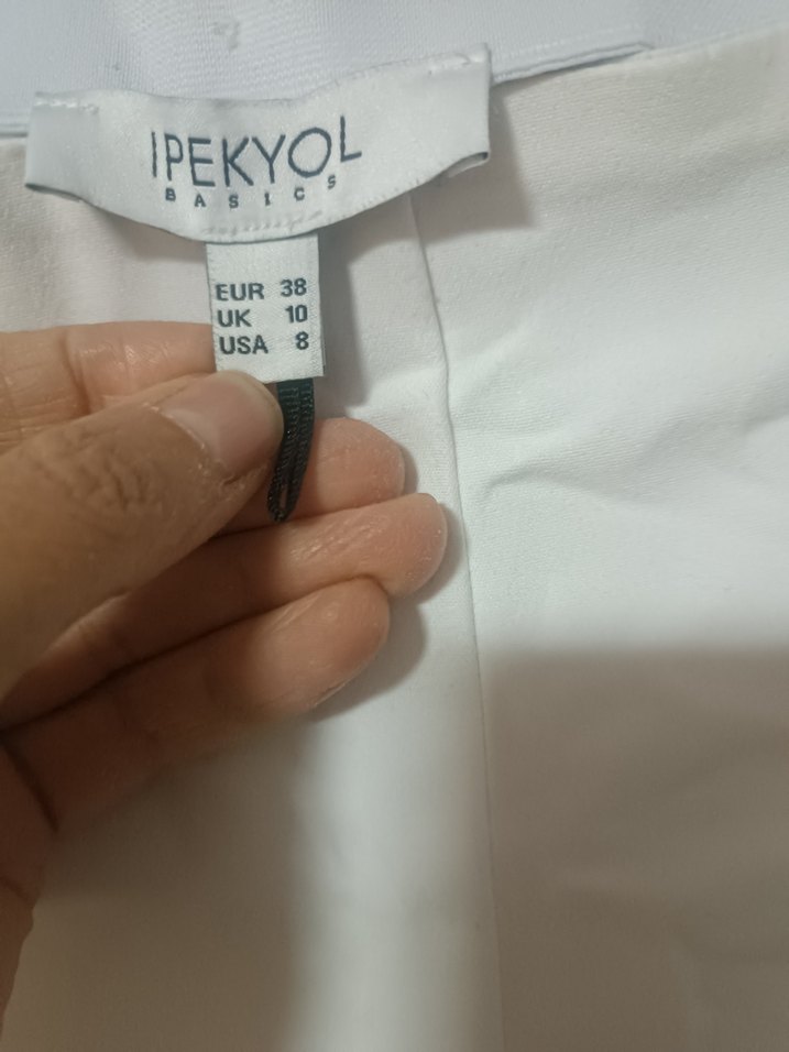 Beyaz Mini Kumaş Pantolon, Kemerli, Regular Fit - Görsel 3