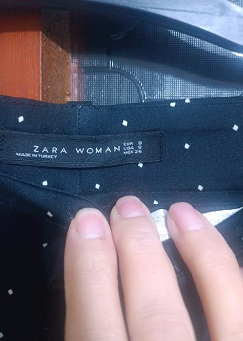 Düğmeli Siyah Puantiyeli Kumaş Kadın Pantolon - Görsel 3