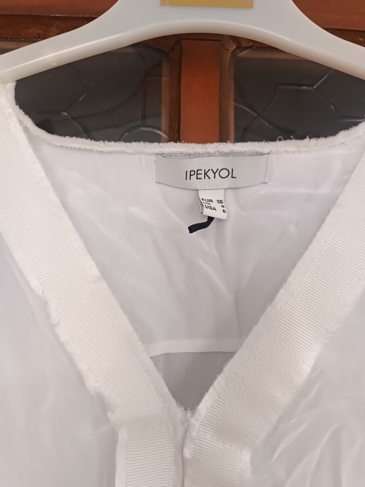 Beyaz V Yakalı Kadın Keten Gömlek - Görsel 4