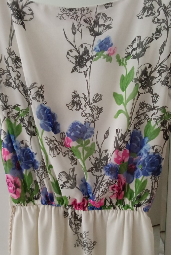 Çiçek Desenli Beyaz Uzun Elbise 
Beyaz uzun Elbise 
#kadıngiyim~ - Görsel 3