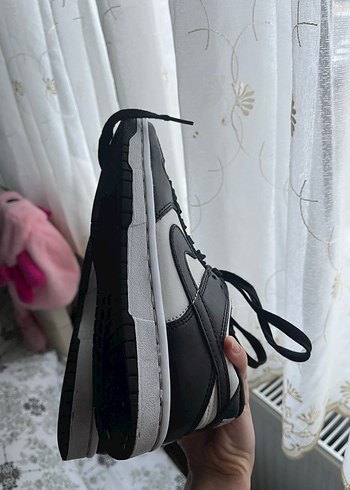 Nike Siyah Bağcıklı Kadın Spor Ayakkabı