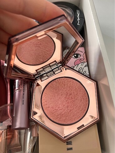 Fenty beauty diomand higliter